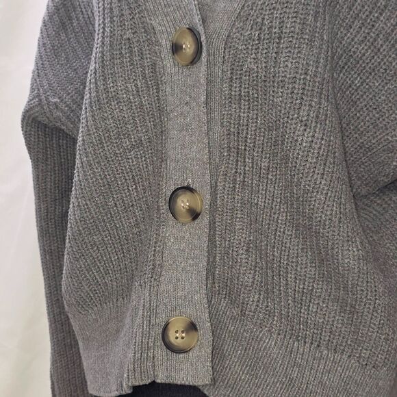 Zia Oversized Grey Cardigan - NWT - Small - BIG Button Energy! - Picture 5 of 10